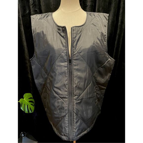 Socialite Black Vest - Picture 3 of 16